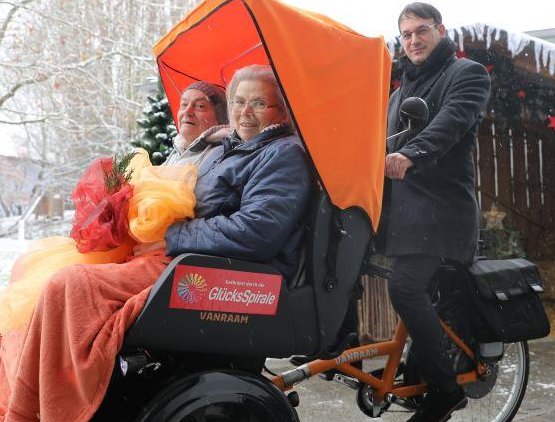 St. Elisabeth Pflegezentrum in Senden hat eine Rikscha für Seniorenfahrten